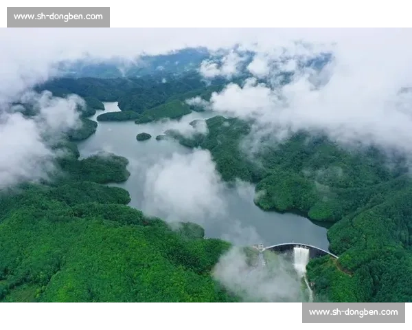 哀牢山自然风光与多元文化的融合探索及生态保护路径分析 哀牢山自然风光与多元文化的融合探索及生态保护路径分析